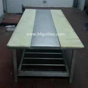 MESA EN ACERO INOX CON PANELES ABS