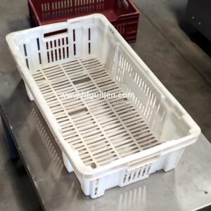 CAJAS DE PLÁSTICO BLANCAS CON REJILLA 67x38x16 (34 UDS.)