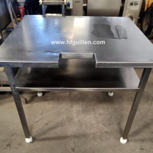 MESA EN ACERO INOX CON BALDA 110X100 cm