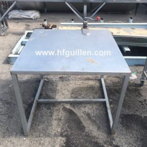 MESA EN INOX CON ABRELATAS