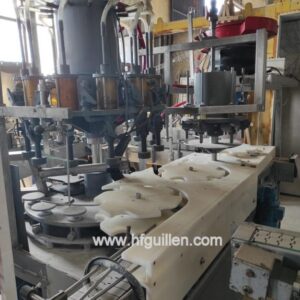 LLENADORA DE 12 VÁLVULAS PARA PRODUCTOS CORROSIVOS (LEJÍA) CON DOSIFICADOR DE DETERGENTE Y TAPONADORA